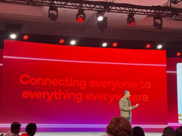 高通帶來手機和PC上的最新款驍龍,用AI實例講芯片的故事