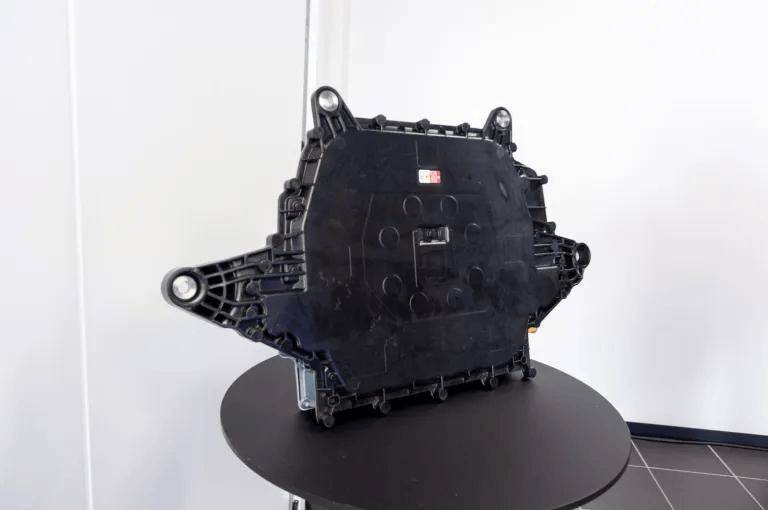 因空間限制,保時捷 Macan 電動版和Taycan暫時無緣無線充電技術