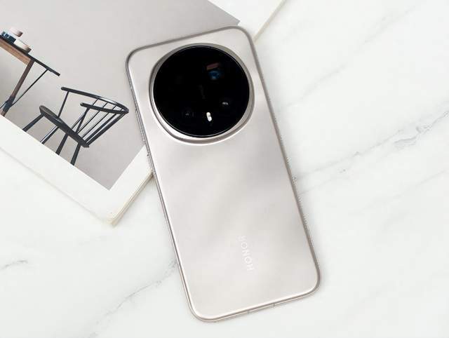 榮耀Magic 8 Pro發布:配備7200mAh電池!