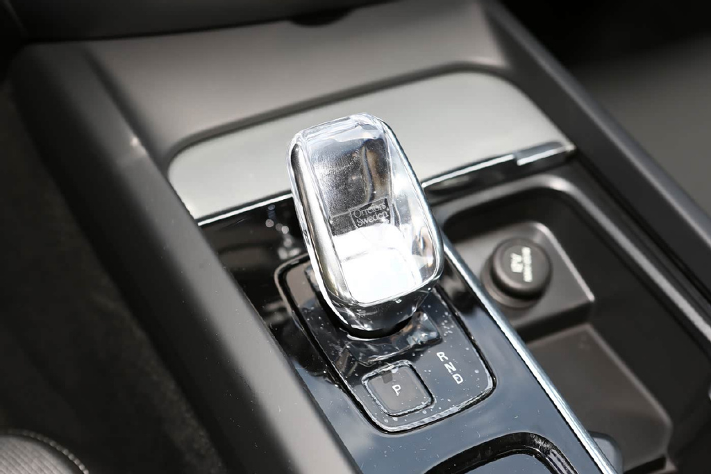 年輕人的第一臺豪車如何選?沃爾沃S60與凱迪拉克CT5帶來不同答案