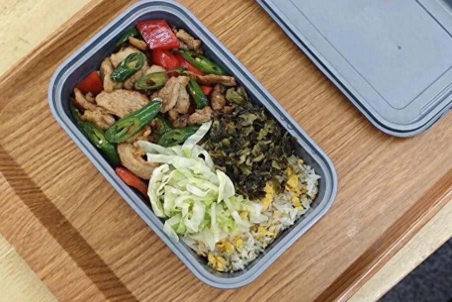 上新!17元高鐵盒飯,門店現炒,送餐到座