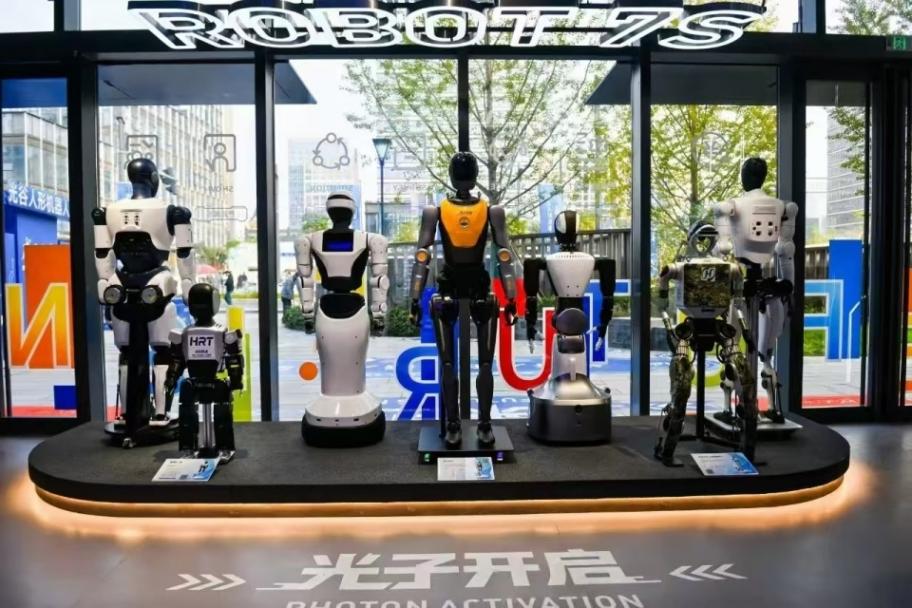 全國首家 7S 店開業,人形機器人這是要大規模普及了? 圖片