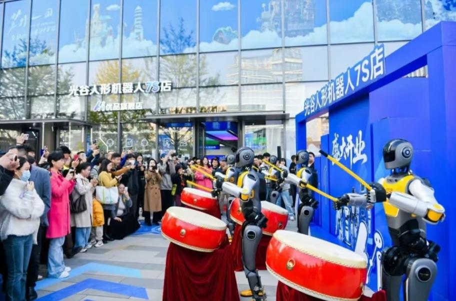 全國首家 7S 店開業,人形機器人這是要大規模普及了? 圖片