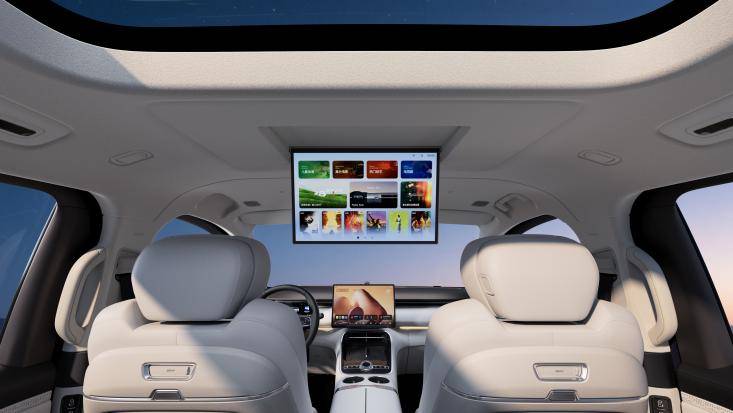 全新標識盡顯尊崇 超級AI增程吉利銀河 V900首秀