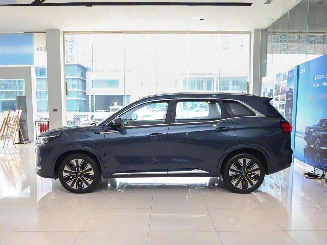 15.6英寸大屏,電動天窗,電子懷擋,11.98萬起就買中型SUV!