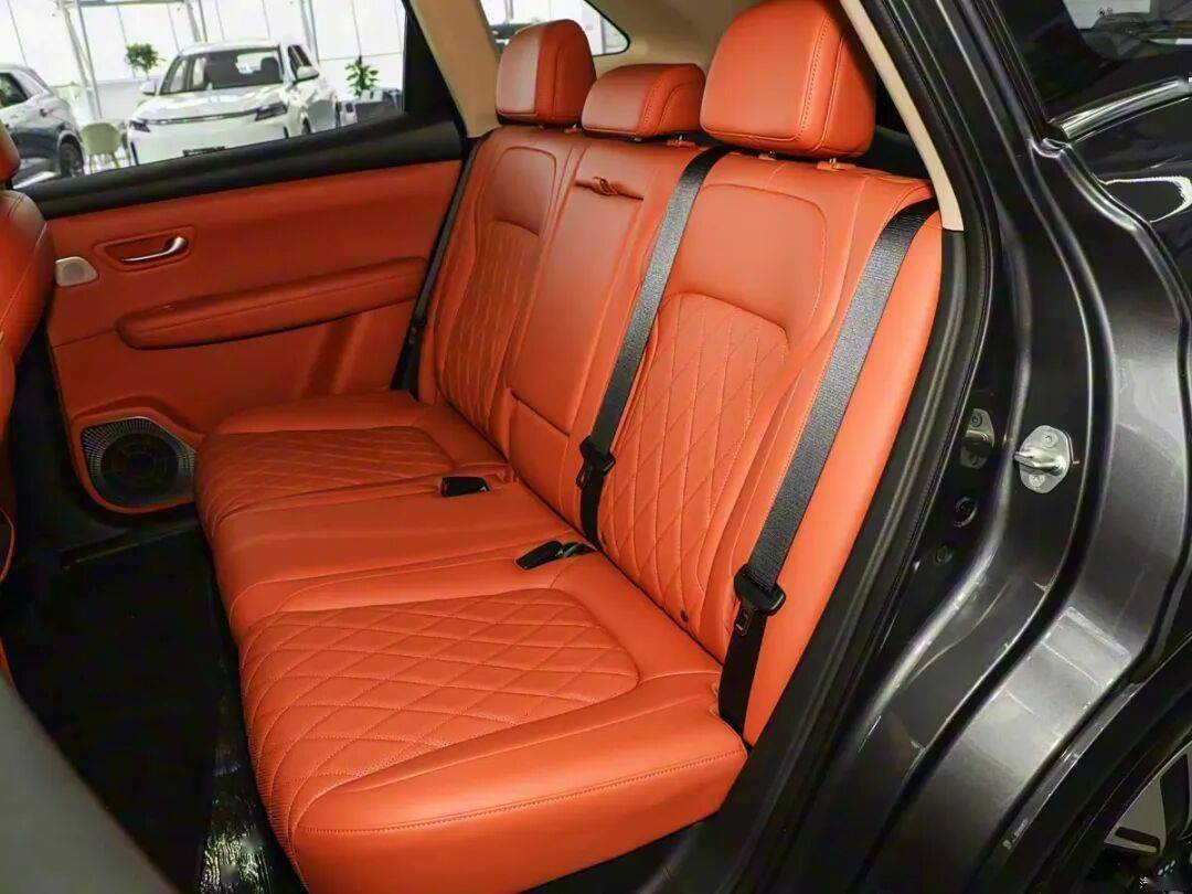 15.6英寸大屏,電動天窗,電子懷擋,11.98萬起就買中型SUV!